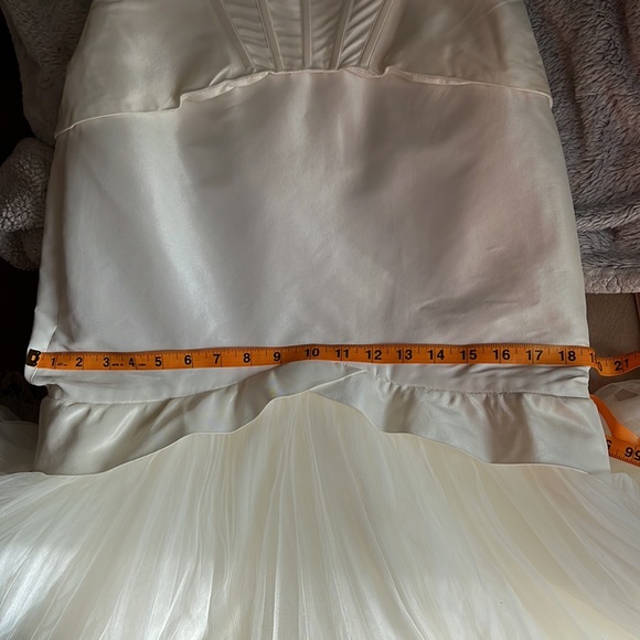 Ivory Truly Zac Posen (SAMPLE GOWN) - Picture 10 of 14